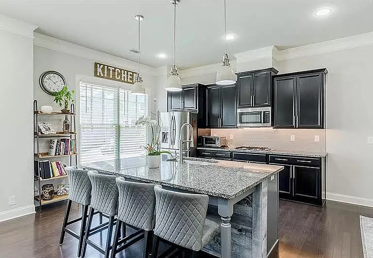 561 Suwanee Pass Trl — Photo 1