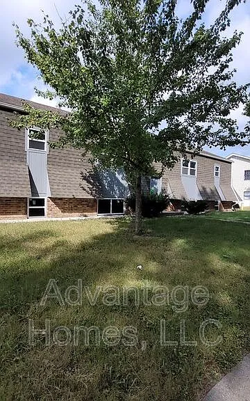 702 N 70th St — Photo 1