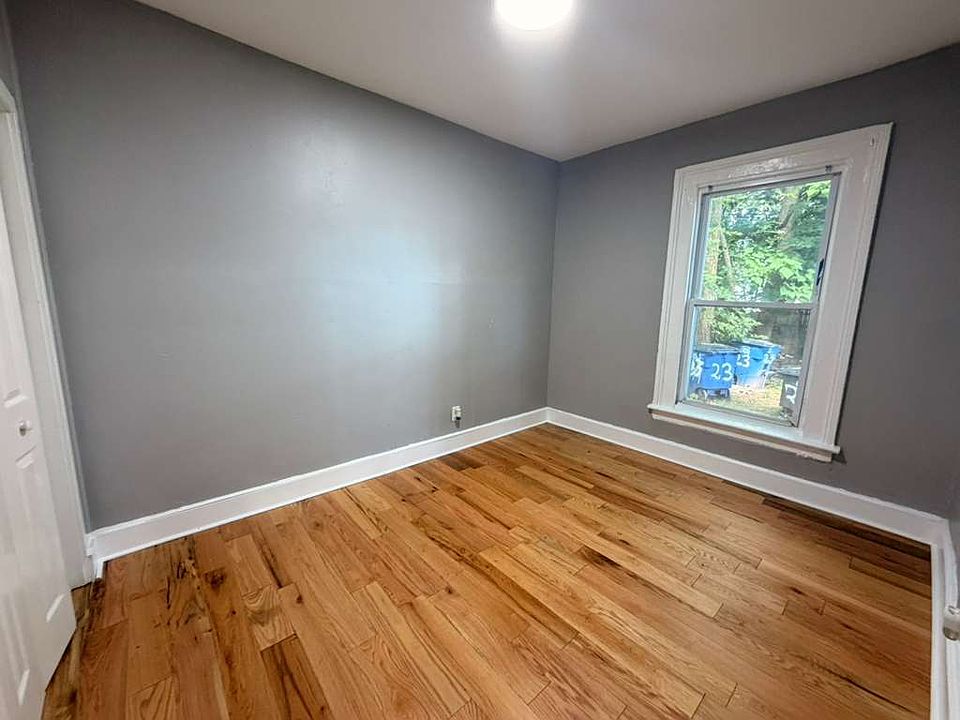 2nd image of 23 Hallock St APT B1