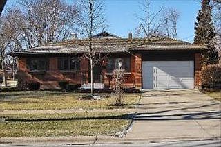 1st image of 832 Leahy Cir E