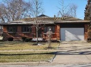 832 Leahy Cir E, Des Plaines, IL 60016