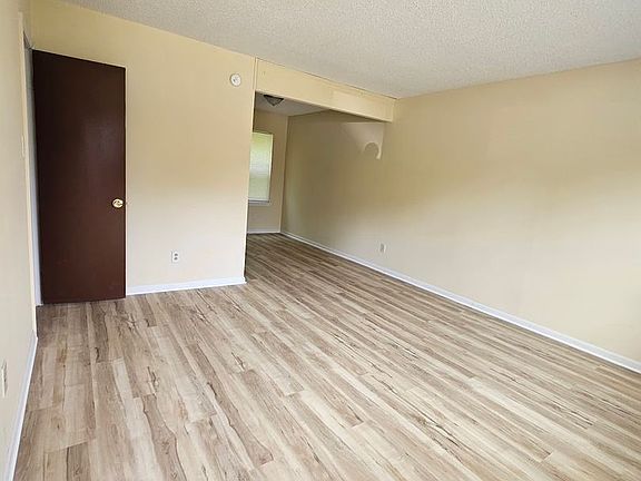 3rd image of 11-13 Hedge Ln #13-D