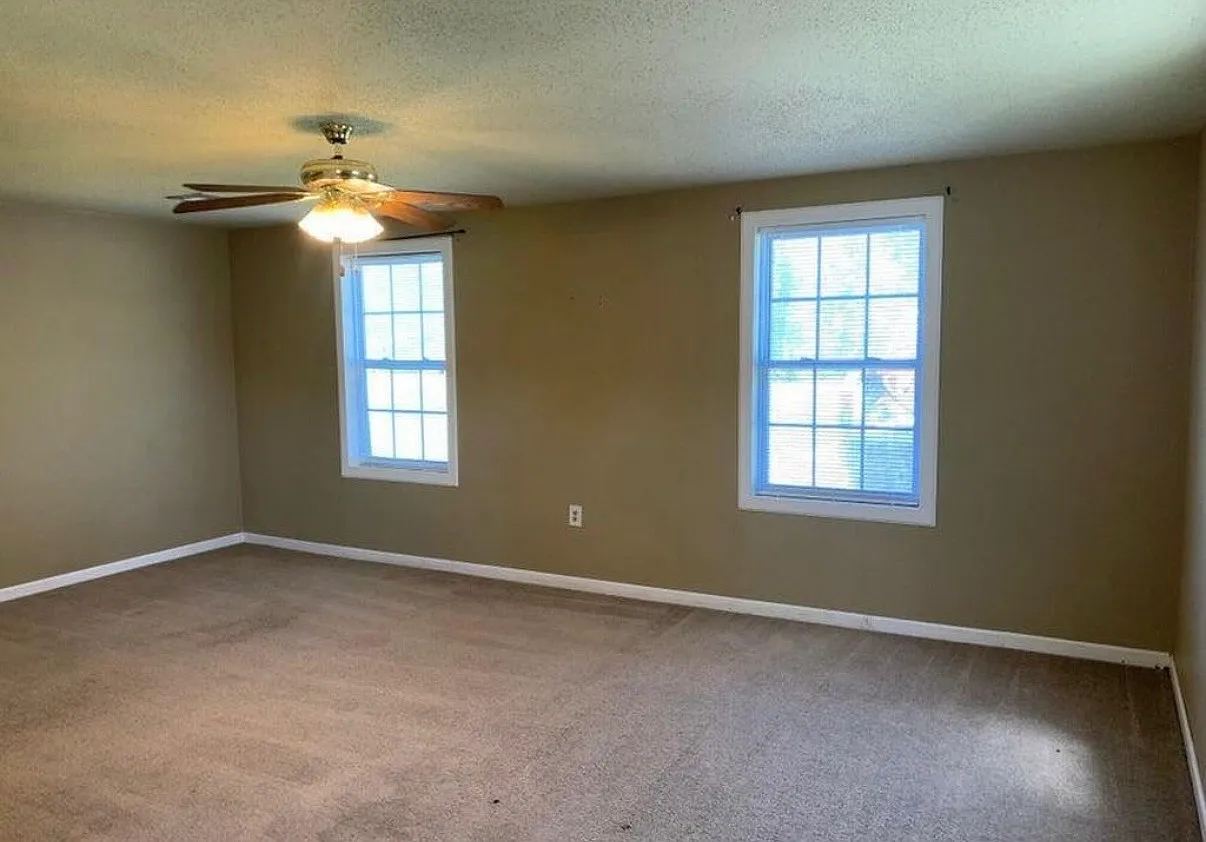 3 bed, 1.5 bath, 1500 sqft, $1,150 — Photo 4