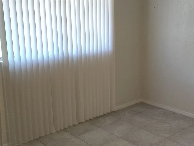 4431 E 3rd St #10 — Photo 5