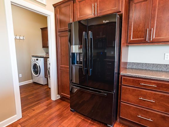 4th image of 325 Corduroy Dr