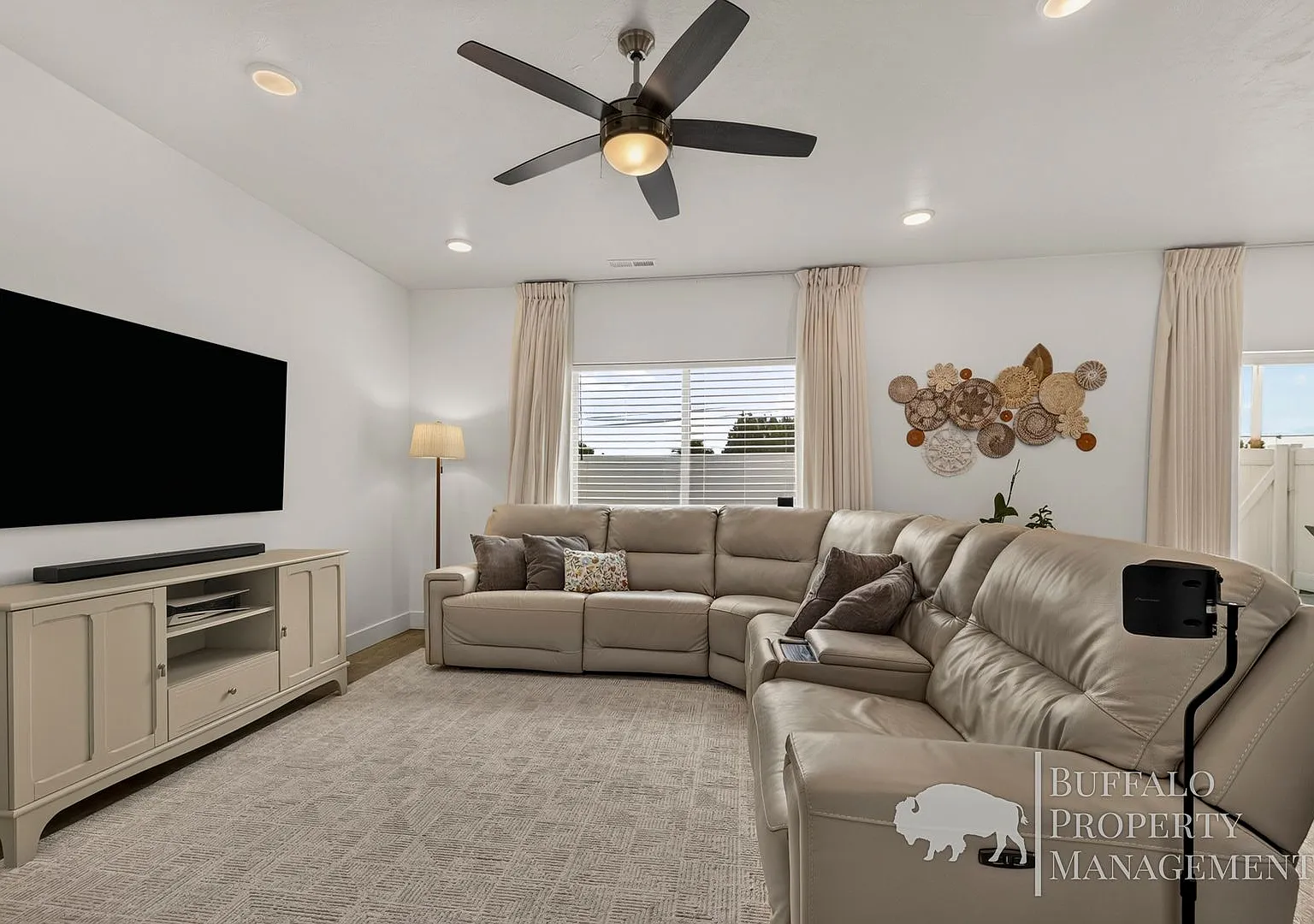 Charming Townhome | 3 Bed 2.5 Bath | 2-Car Garage - $500 Move-In Credit For September!! — Photo 4