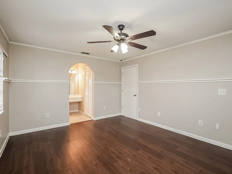 433 SE 13th Pl — Photo 10