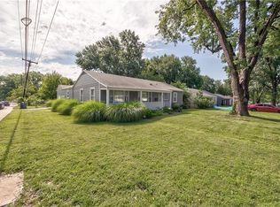 7101 Maple St, Overland Park, KS 66204