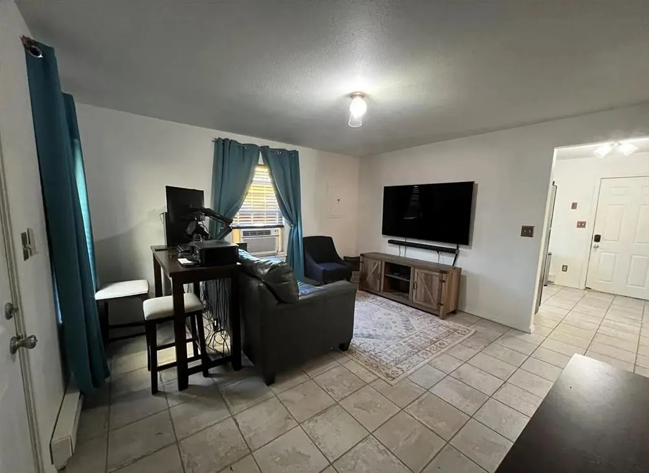 1 bed, 648 sqft, $1,275 — Photo 3