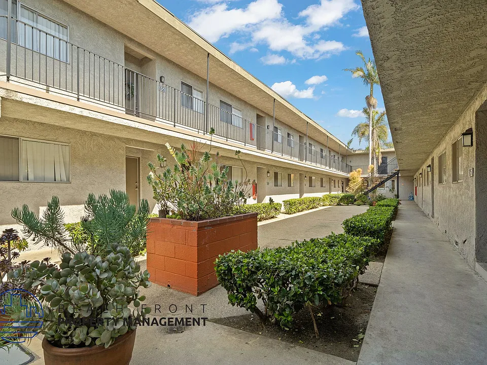 1261-1281 Rosecrans Ave.