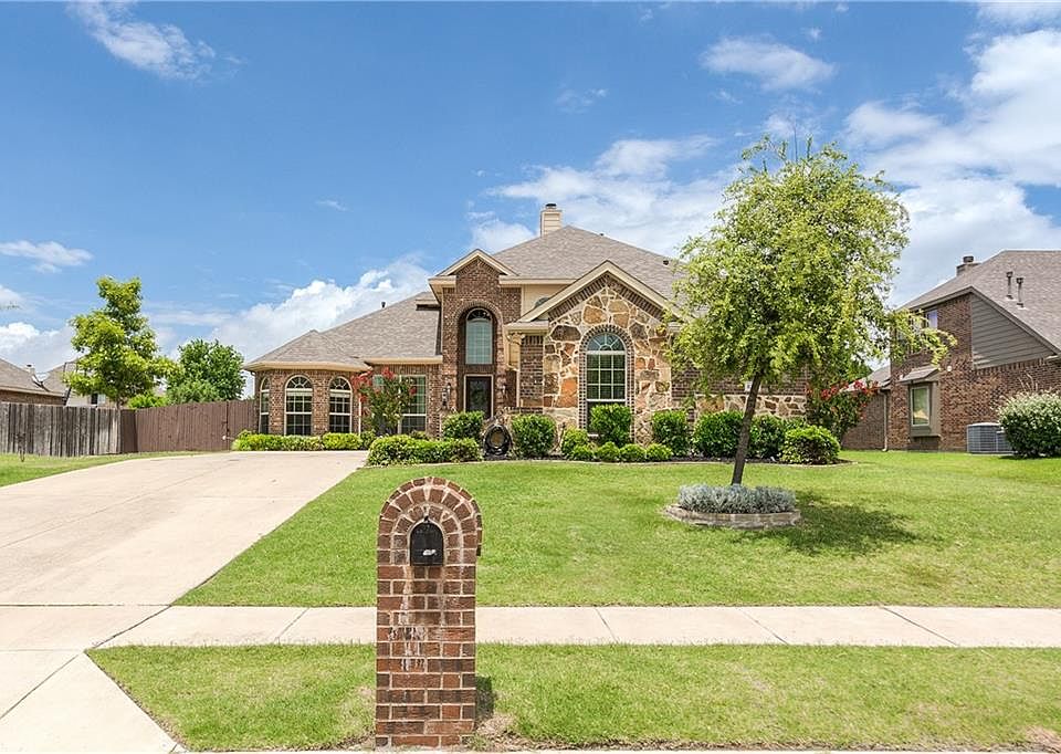 1st image of 5719 Chateau Dr