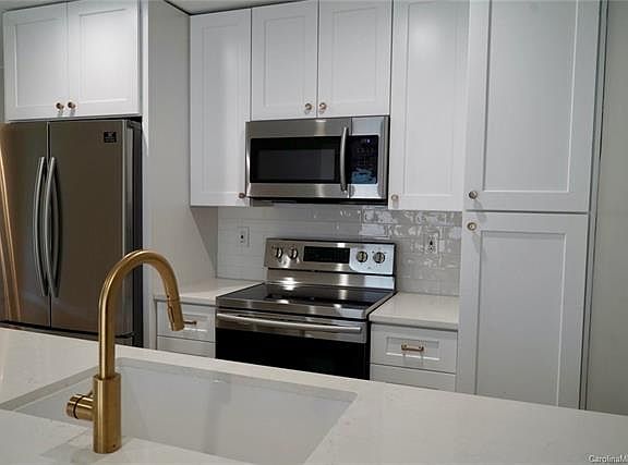 5th image of 1820 Herrin Ave