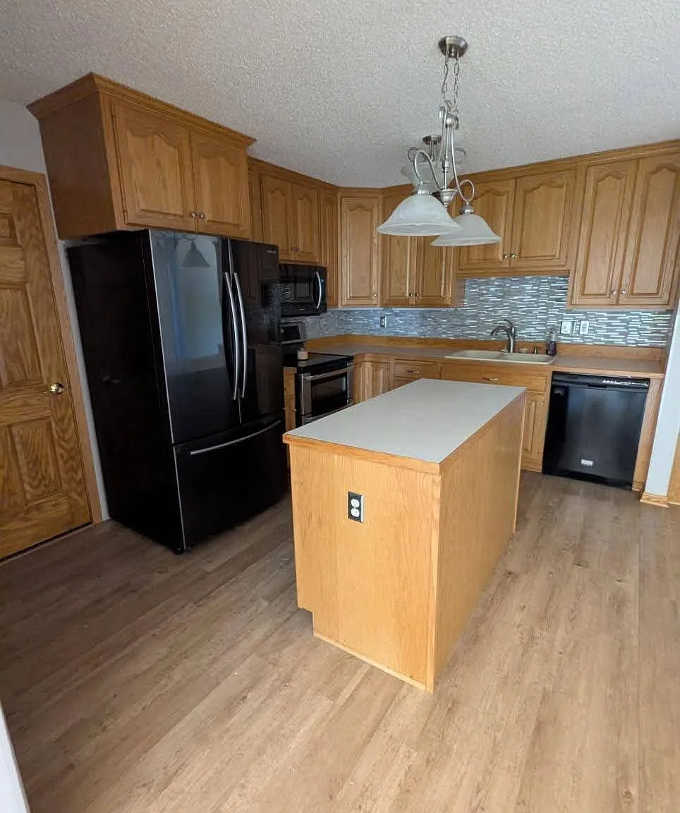 4 bed, 1987 sqft, $2,000 — Photo 3