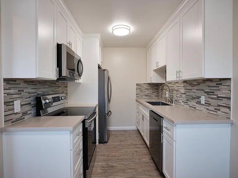 1695 Whitwood Ln #4 — Photo 4