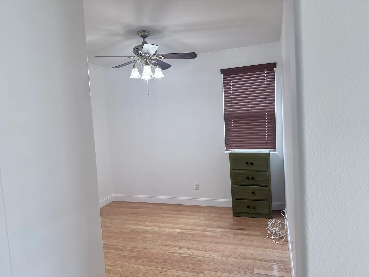 5 bed, 2486 sqft, $950 — Photo 2