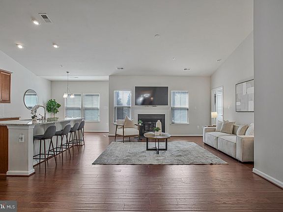3rd image of 3115 Sunny Ridge Dr