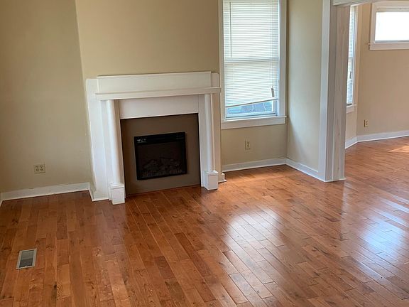 4th image of 3115 Robertson Ave