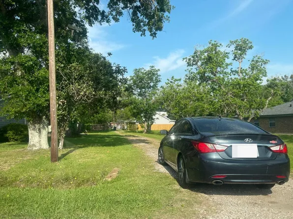 804 Tovrea Rd, Alvin, TX 77511