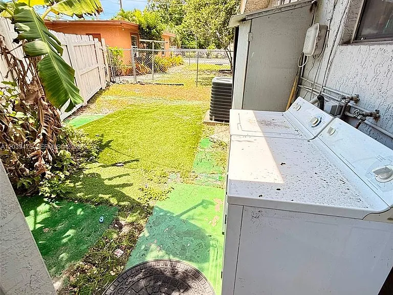 204 NW 28th Ave — Photo 9