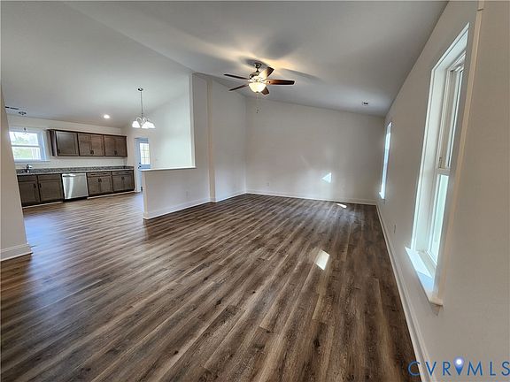 3rd image of 2545 Wickham Rd