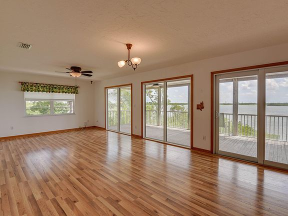 4th image of 251 W Indies Dr