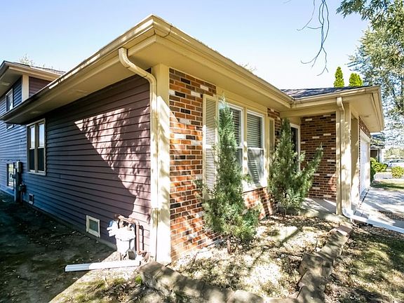 4th image of 22450 Franklin Dr