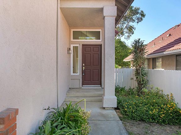 3rd image of 1277 Farmington Pl