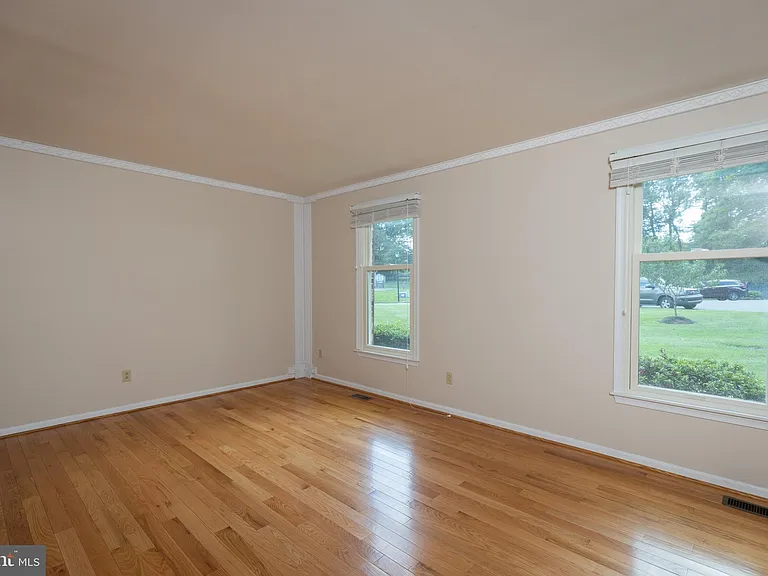 35 Nathalie Ct — Photo 5