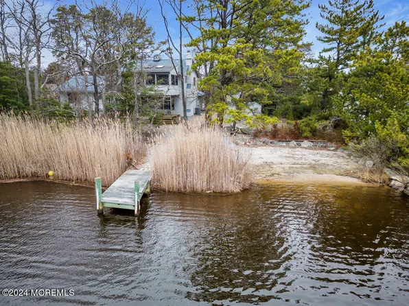 187 Brook Harbor Lane, Toms River, NJ 08753