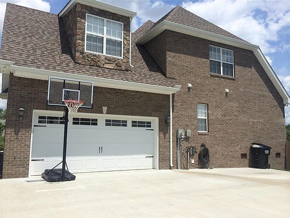 3rd image of 744 Valencia Dr