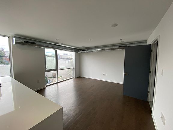 3rd image of 1235 N Franklin St #6