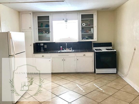 Eat in kitchen - not shown is the washer and dryer