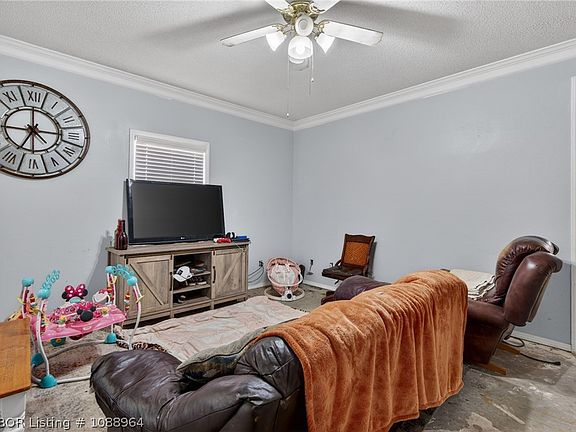5th image of 326 London St