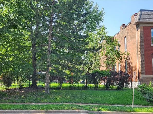 3840 Shaw Blvd, Saint Louis, MO 63110