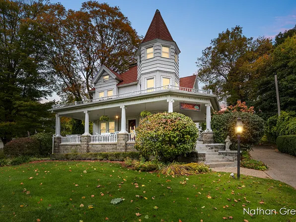 626 W Main St, Fennville, MI 49408