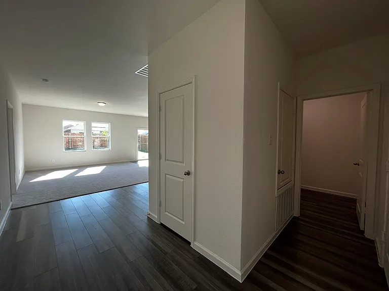 786 Yorkshire Dr — Photo 14