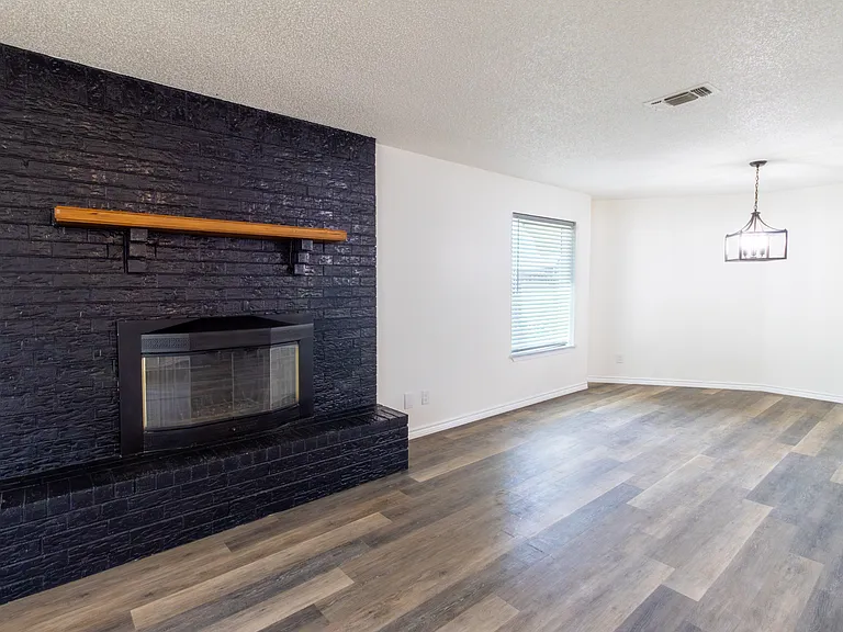 1214 Sycamore Dr — Photo 4