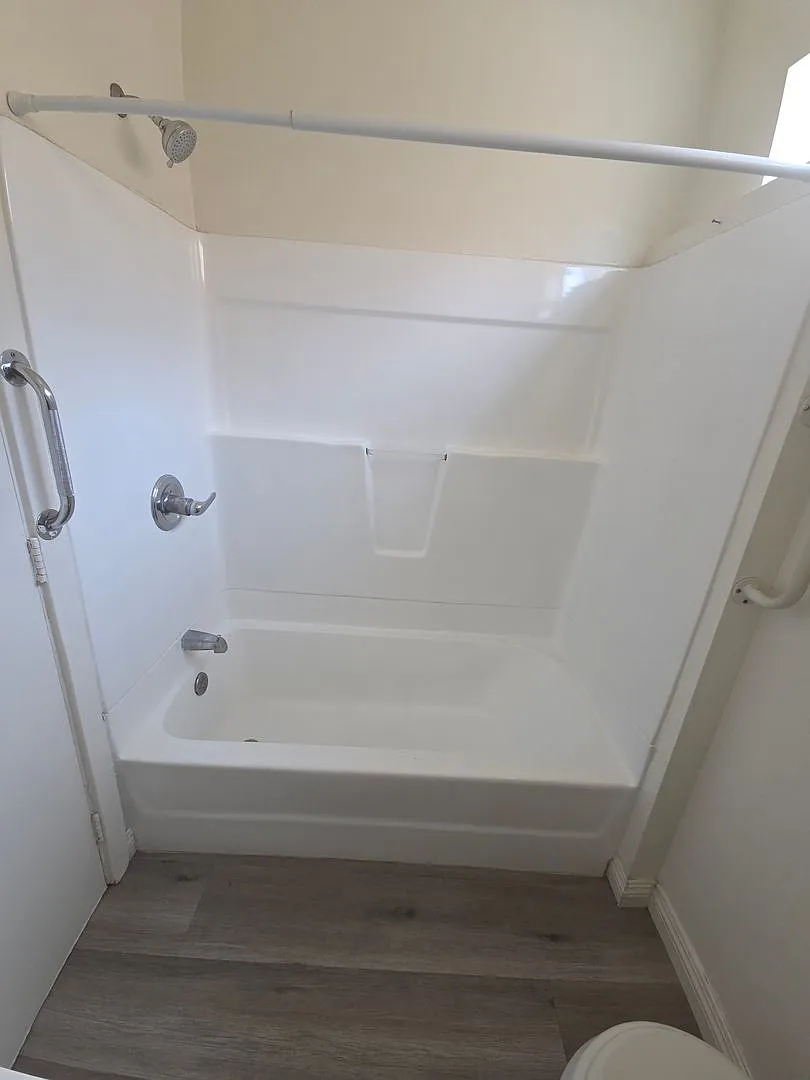 Spacious unit by Americana/Galleria — Photo 4