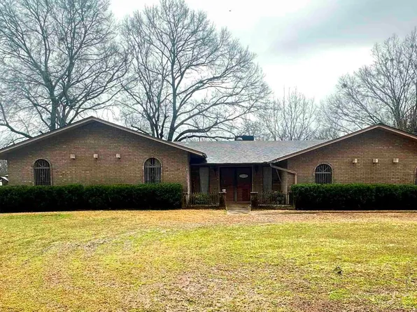 121 W Lee St, Mineral Springs, AR 71851