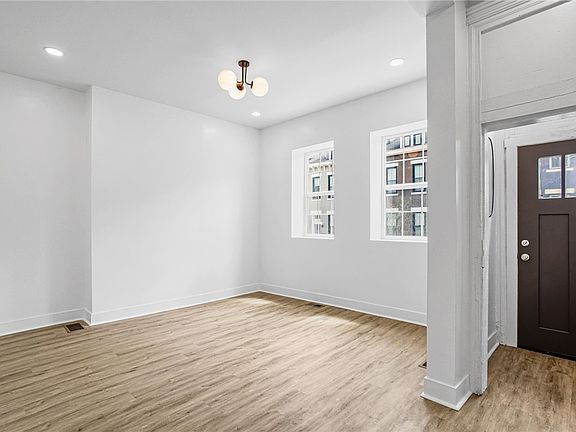 2nd image of 2013 Forbes Ave