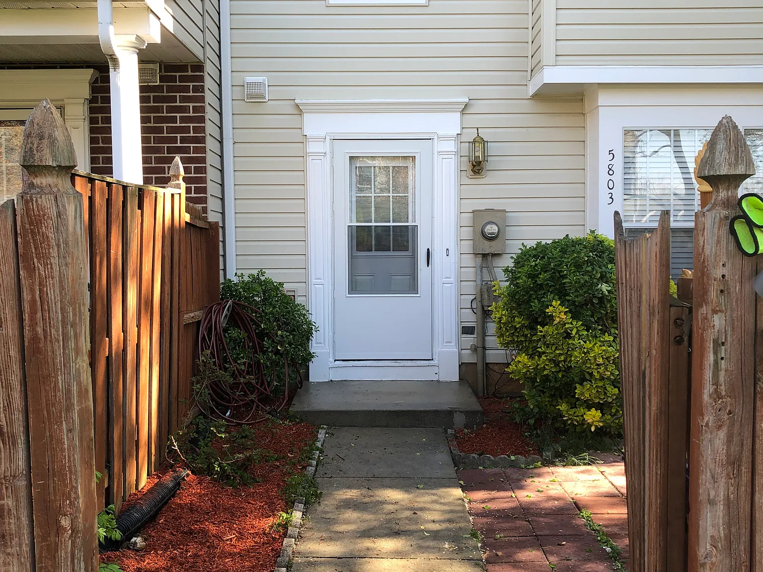 5803 Duke Ct — Photo 2