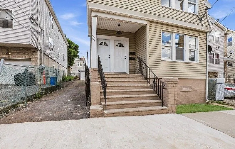4 bed, 2.0 bath, 1480 sqft, $3,000 — Photo 2