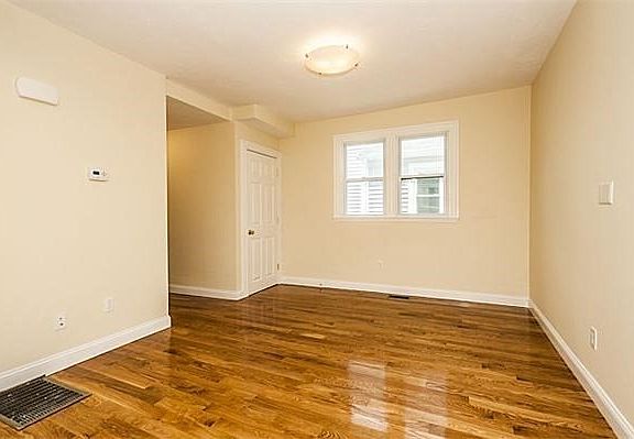 5th image of 18 Cottage Park Ave #1A