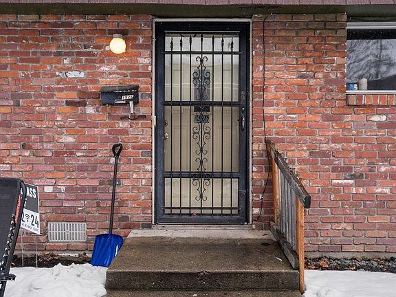 3rd image of 1926 W Grace Ave #1928