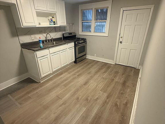 4th image of 2140 Fernon St