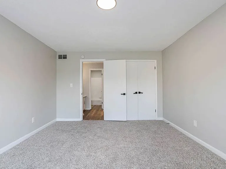 The Onyx Hoover Apartments — Photo 76