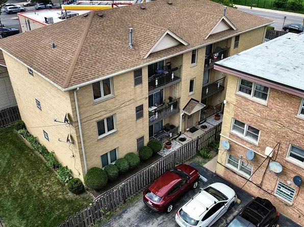 6743 W Irving Park Rd APT 202, Chicago, IL 60634