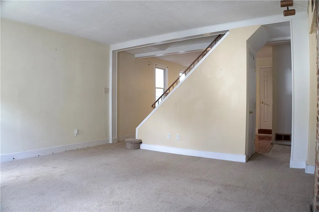 2 bed, 1.5 bath, 1392 sqft, $1,600 — Photo 3