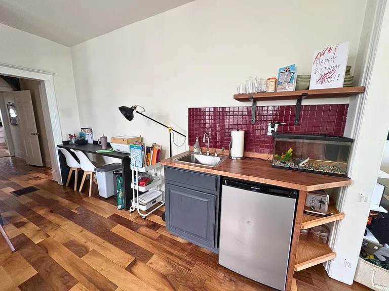 Bar and desk area