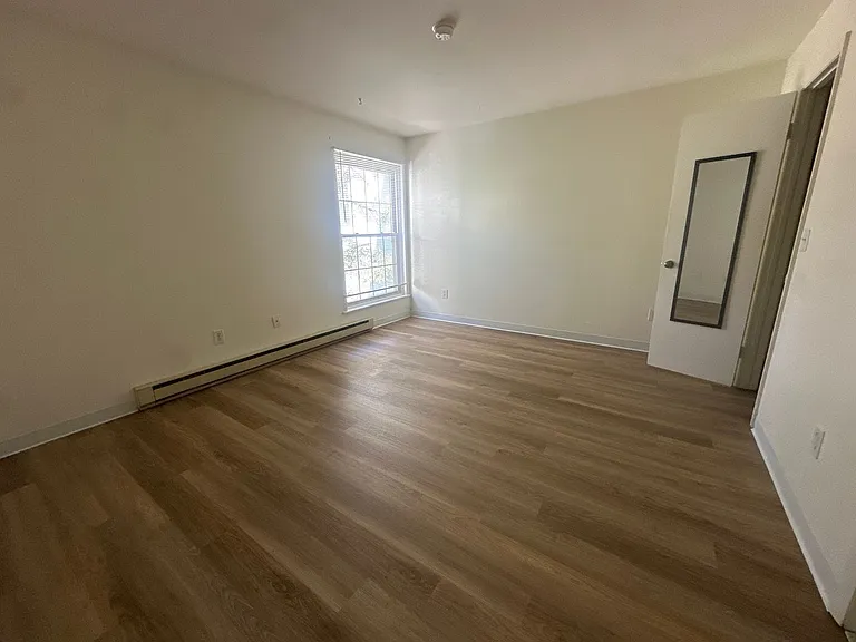 University Park Apartments near Cornell University — Photo 264